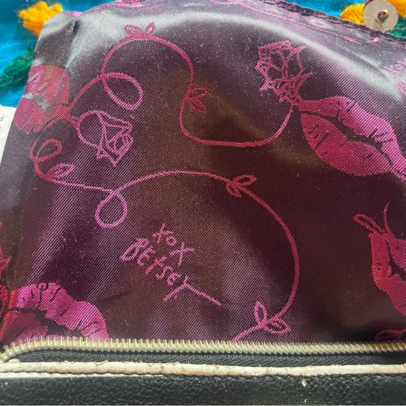Betsey Johnson zip up bag. Measures apx 5 x 7“. GUC - Picture 6 of 7